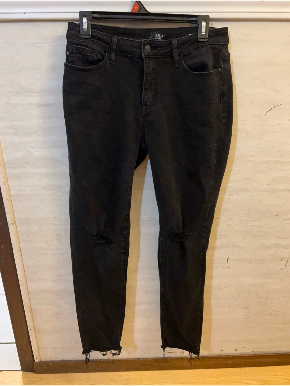 Judy Blue Black Skinny Fit
Distressed Jeans, Slim Fit